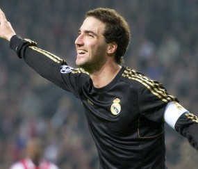 开云下载-三分雨下的无声宣言，库里用实力打破质疑，鹈鹕狂胜湖人揭示联盟新格局