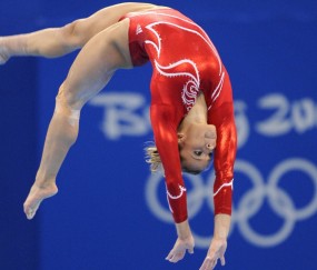 开云体育入口-当英超争冠夜遇见杜兰特，两个战场，一种主宰