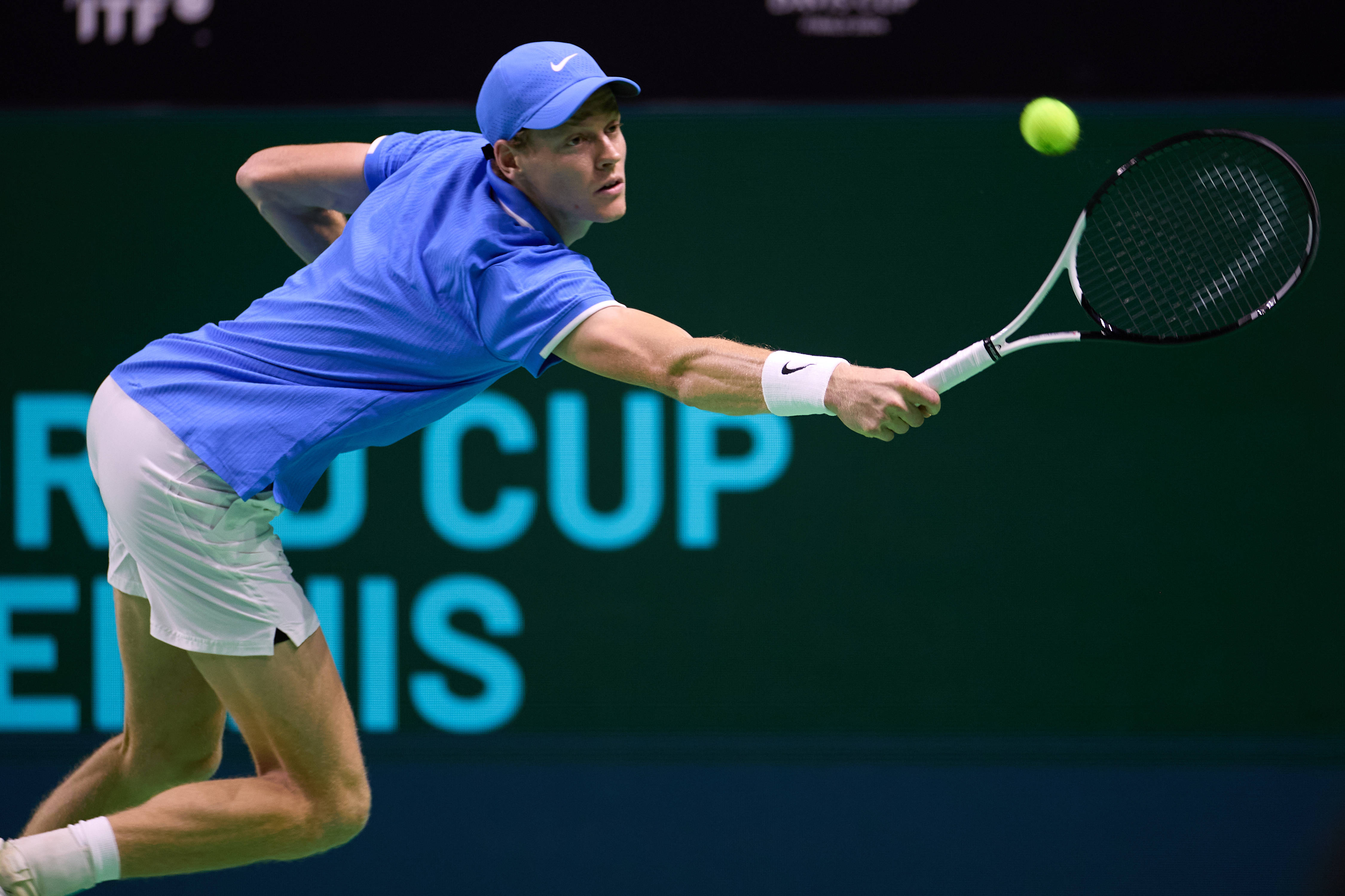 戴维斯杯轻取温网，辛纳高光表现