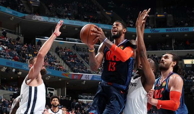 新疆队鏖战上海队，乔治扛起全队