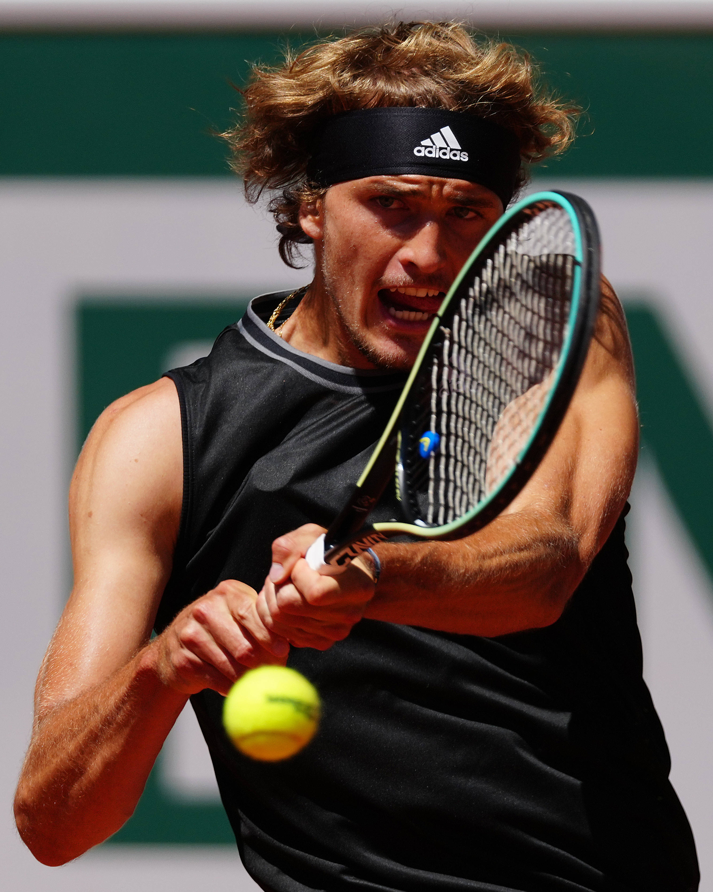 德国网球队鏖战西班牙网球队，兹维列夫高光表现