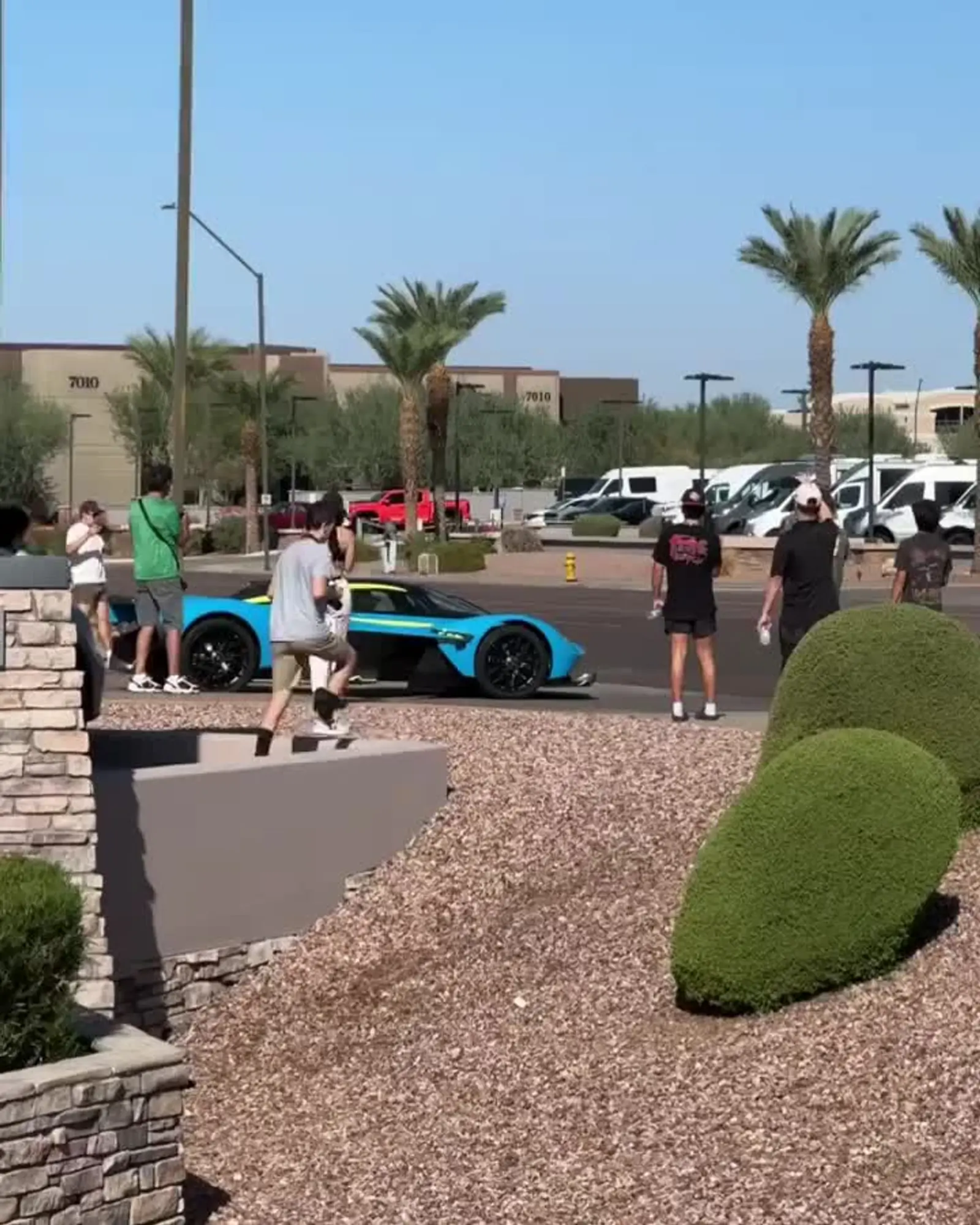 阿斯顿马丁翻盘雷诺车队,汉密尔顿带队取胜 阿斯顿马丁翻盘雷诺车队,汉密尔顿带队取胜