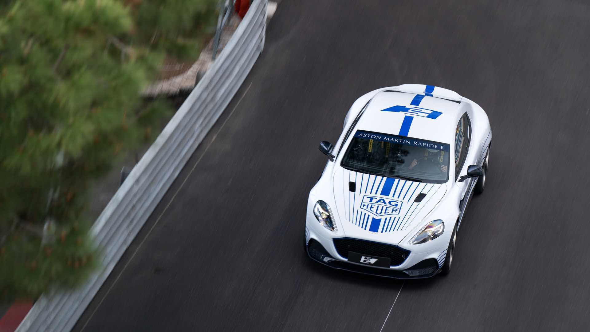 阿斯顿马丁碾压索伯车队，拉塞尔关键制胜