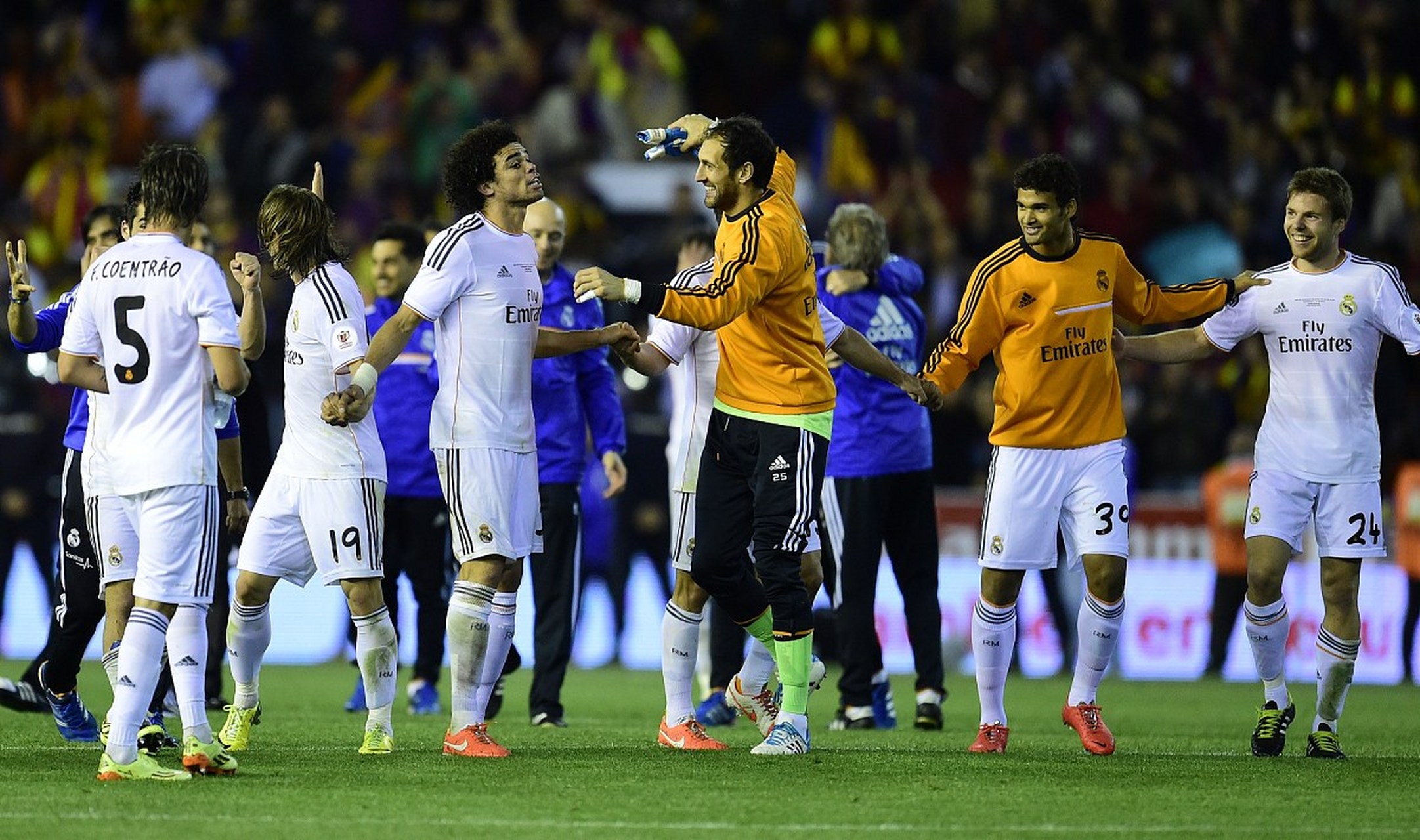 皇马逆转拜仁,贝林厄姆带队取胜 皇马逆转拜仁,贝林厄姆带队取胜