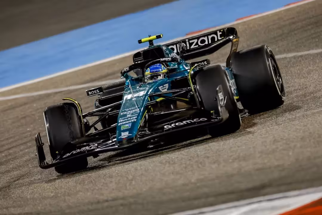 哈斯车队翻盘红牛二队，阿隆索点燃赛场