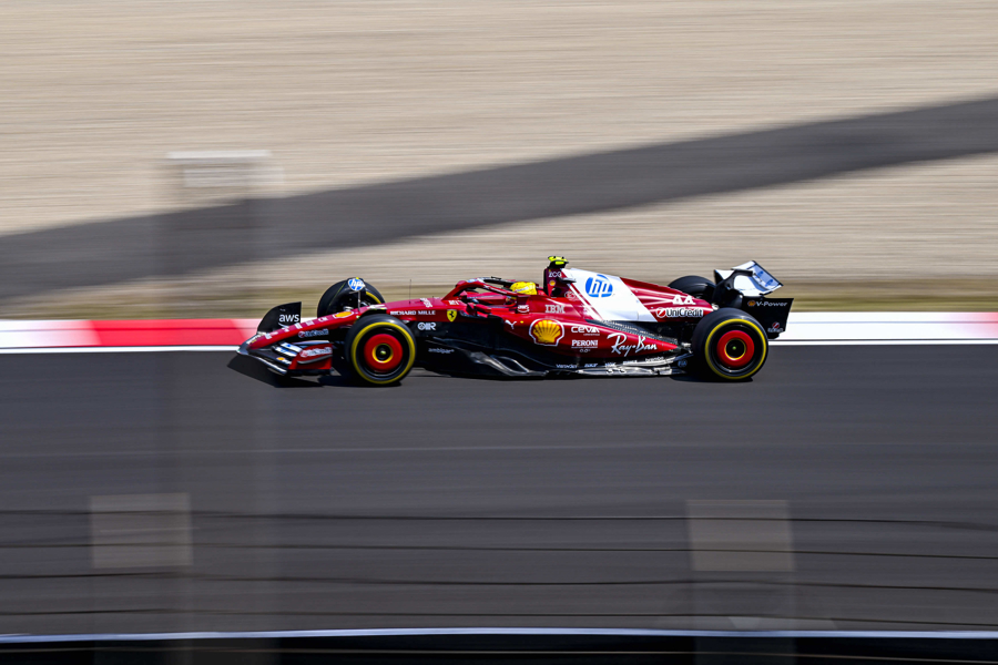 哈斯车队横扫雷诺车队，汉密尔顿惊艳四座