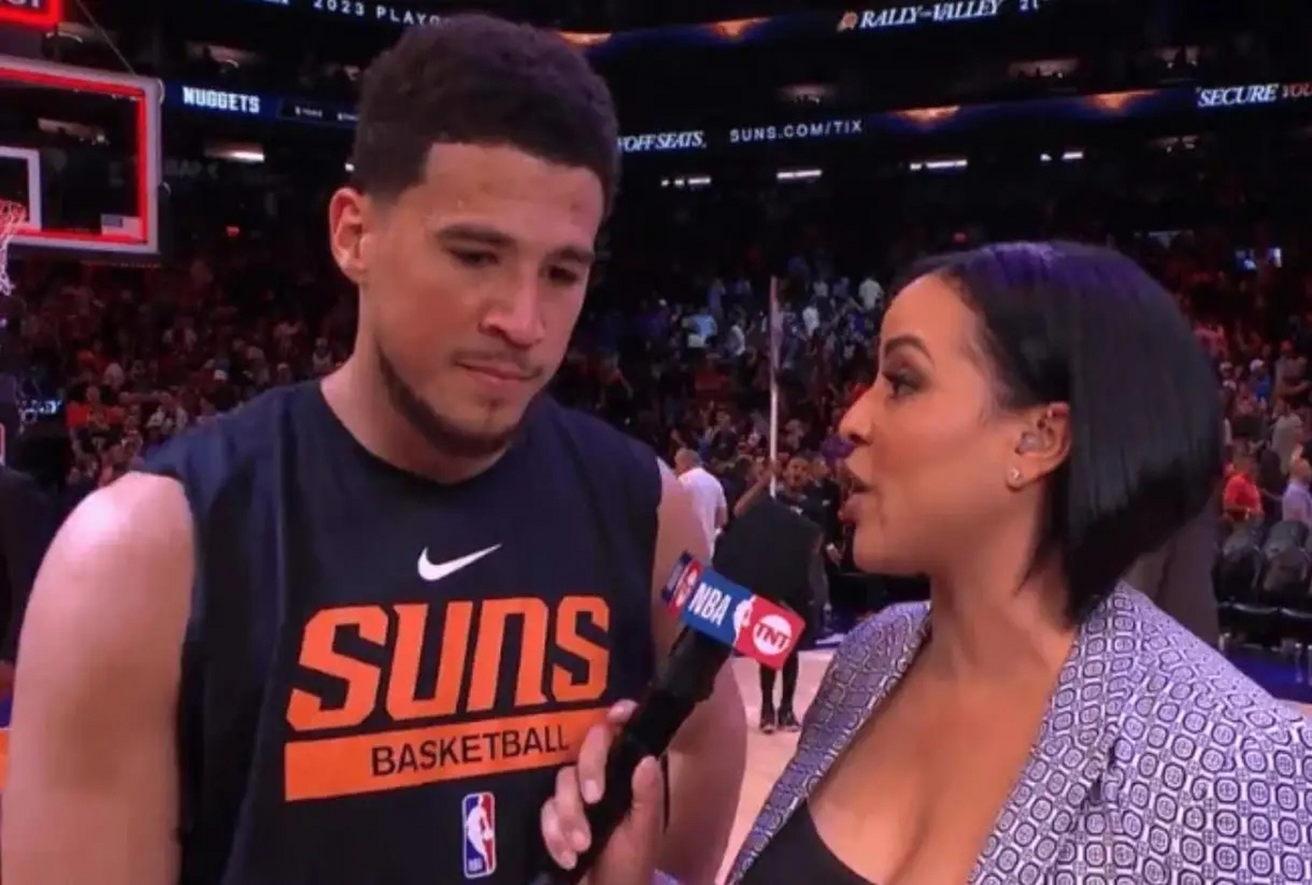 掘金翻盘猛龙，布克带队取胜