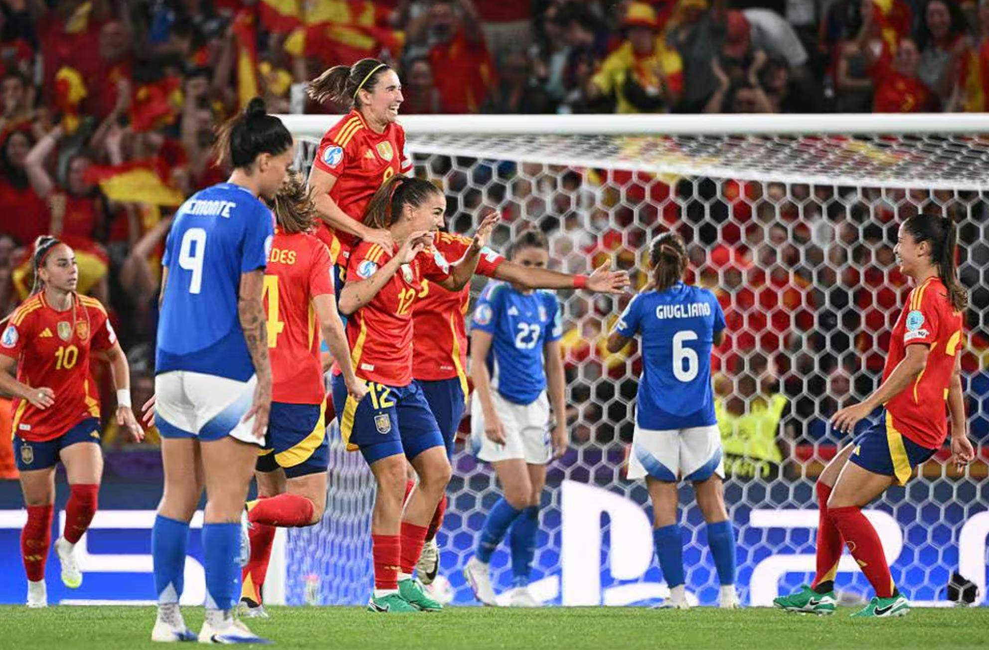 意大利队全力以赴,成功闯关晋级四强 意大利队全力以赴,成功闯关晋级四强