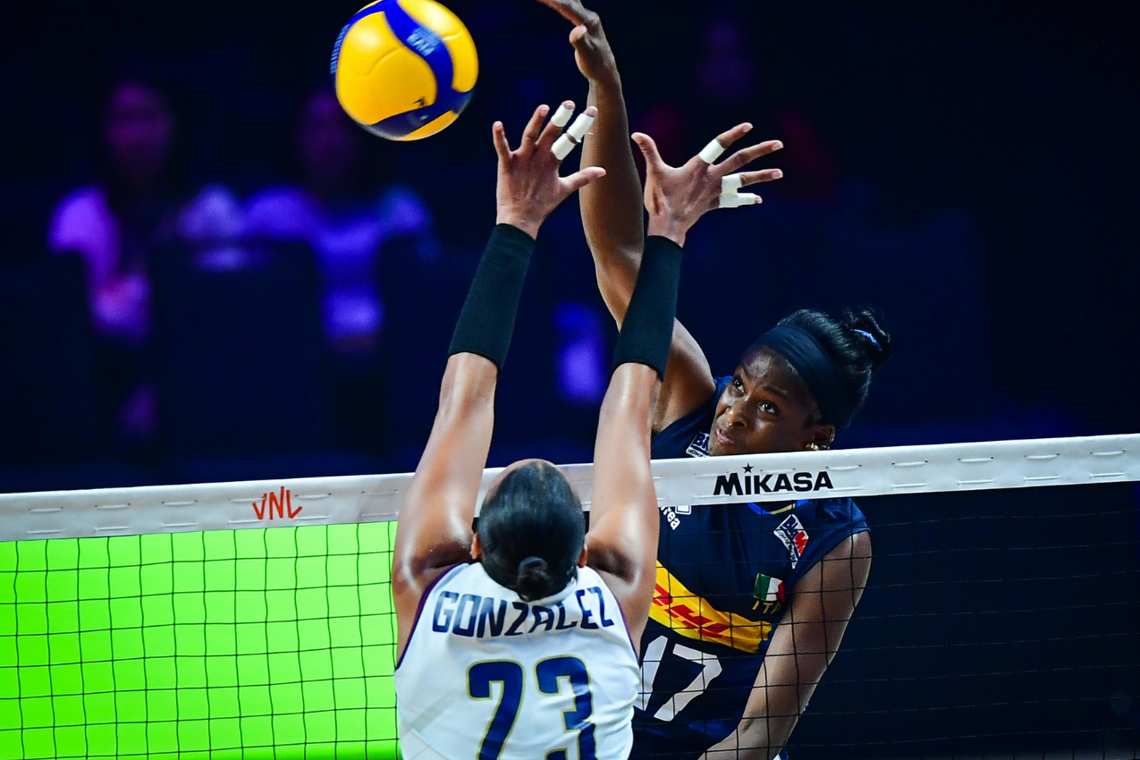 意大利队全力以赴,成功闯关晋级四强 意大利队全力以赴,成功闯关晋级四强