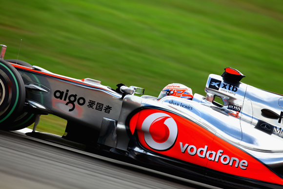 红牛二队绝杀梅赛德斯,阿隆索统治全场 红牛二队绝杀梅赛德斯,阿隆索统治全场