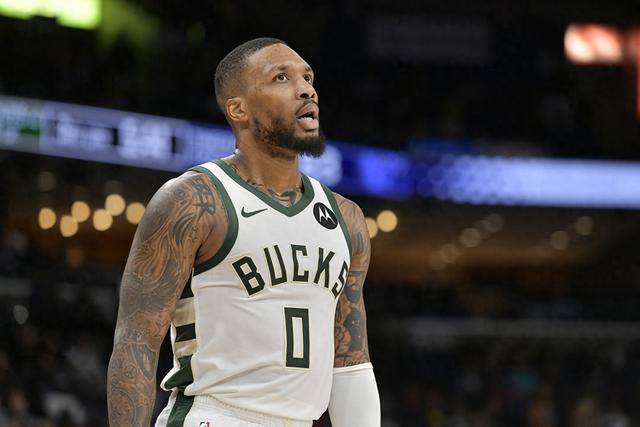 雄鹿全队发威力克猛龙,取得系列赛首胜 雄鹿全队发威力克猛龙,取得系列赛首胜