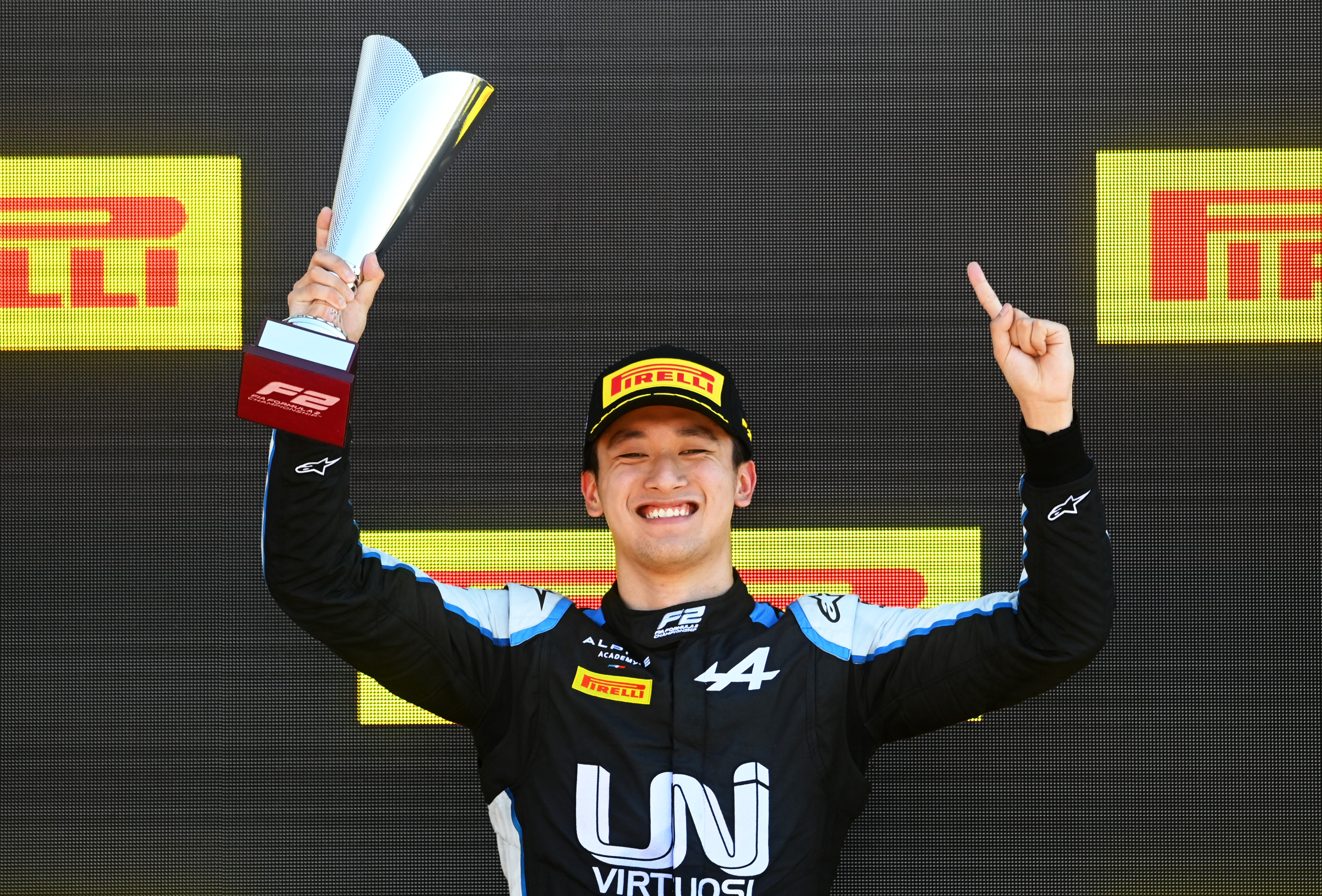 雷诺车队轻取阿斯顿马丁，周冠宇惊艳四座