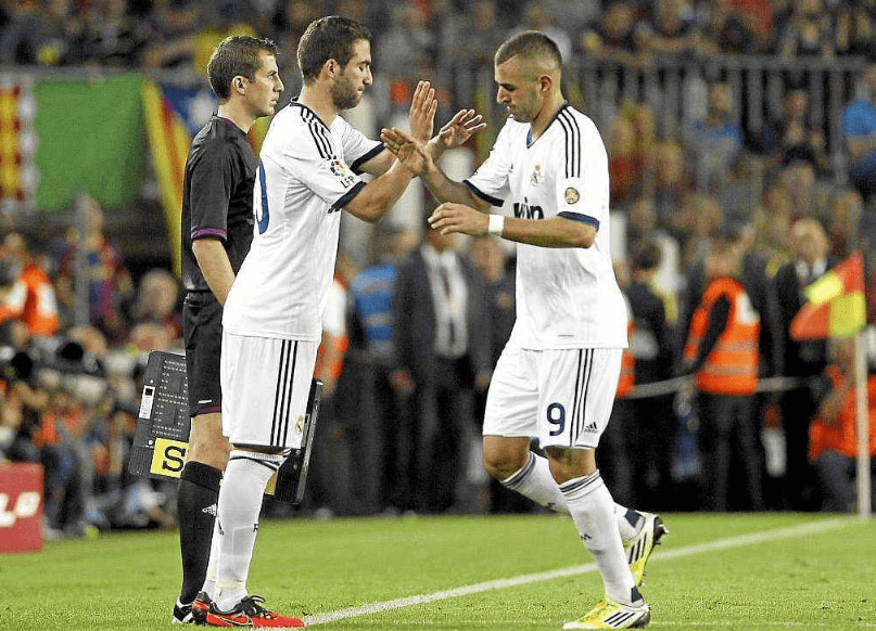 西班牙鏖战中国，本泽马高光表现