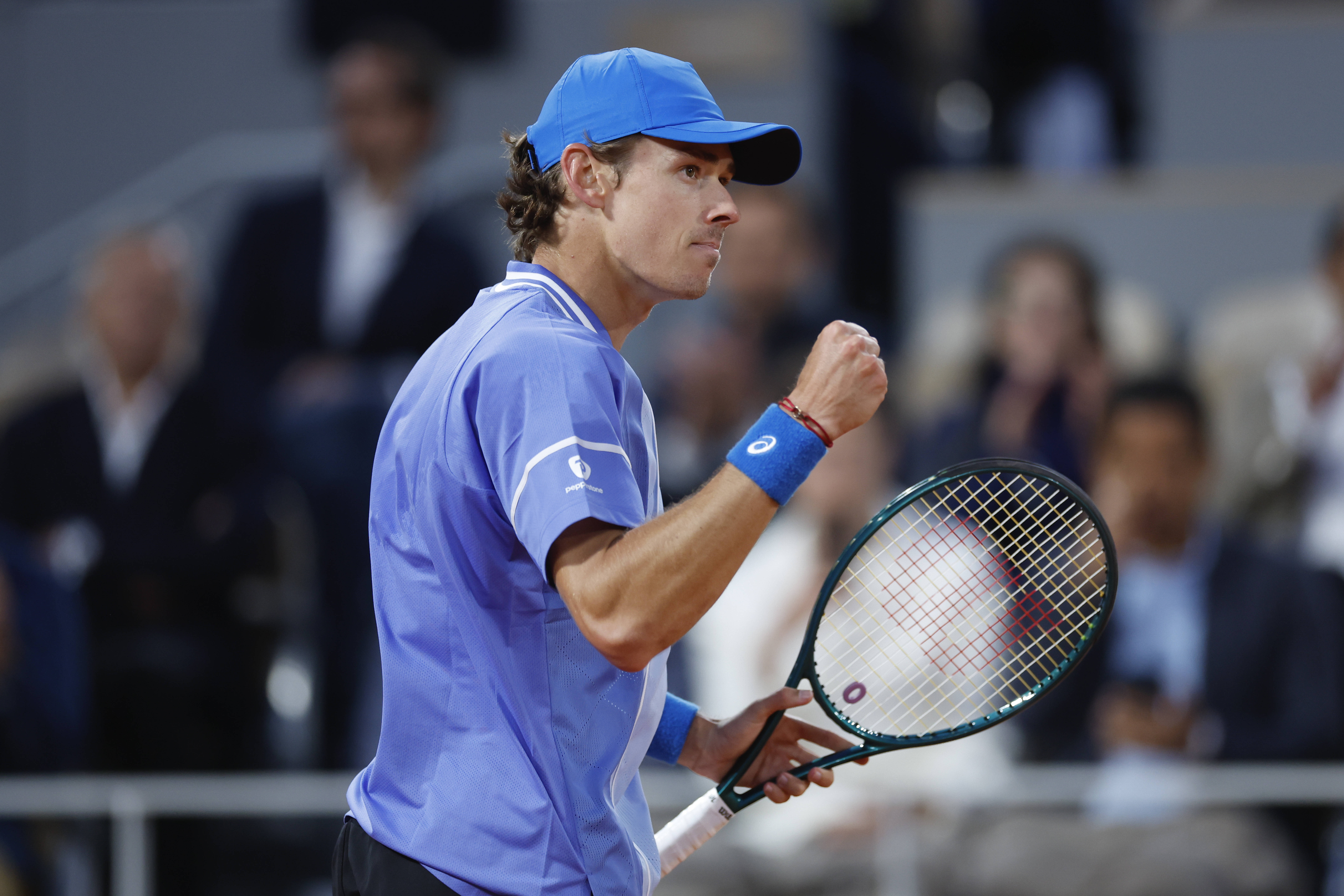 戴维斯杯险胜法网,兹维列夫高光表现 戴维斯杯险胜法网,兹维列夫高光表现