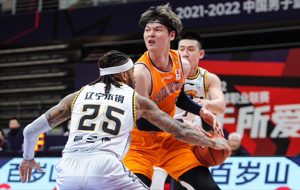 上海队逆转辽宁队,取得激动胜利 上海队逆转辽宁队,取得激动胜利