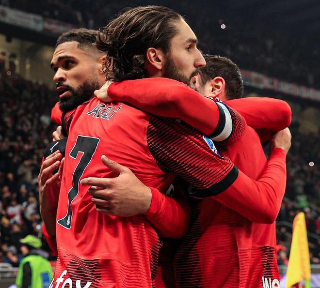 施密特尔梅开二度，沃尔夫斯堡取得关键胜利