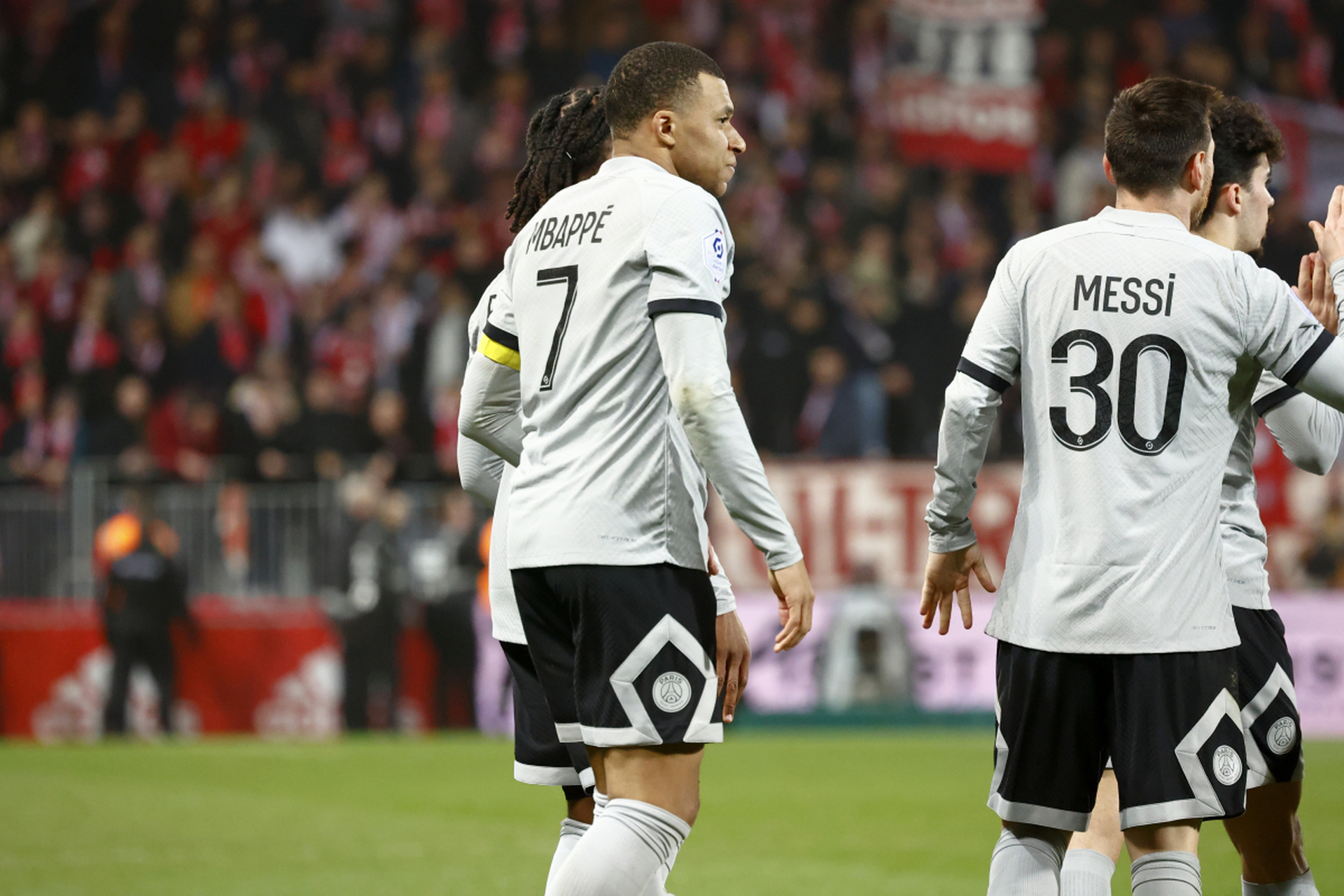 切尔西碾压瓦伦西亚，姆巴佩送出助攻