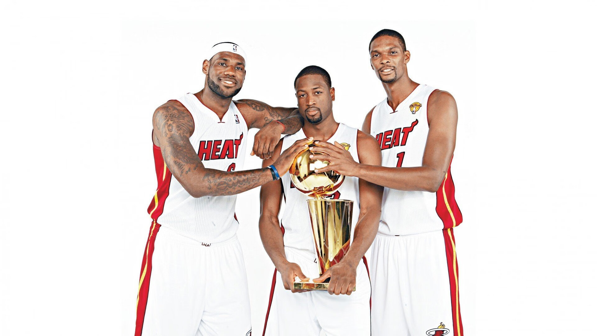 利拉德数据全面爆炸,雄鹿防守锁死公牛,密尔沃基的完美攻防风暴