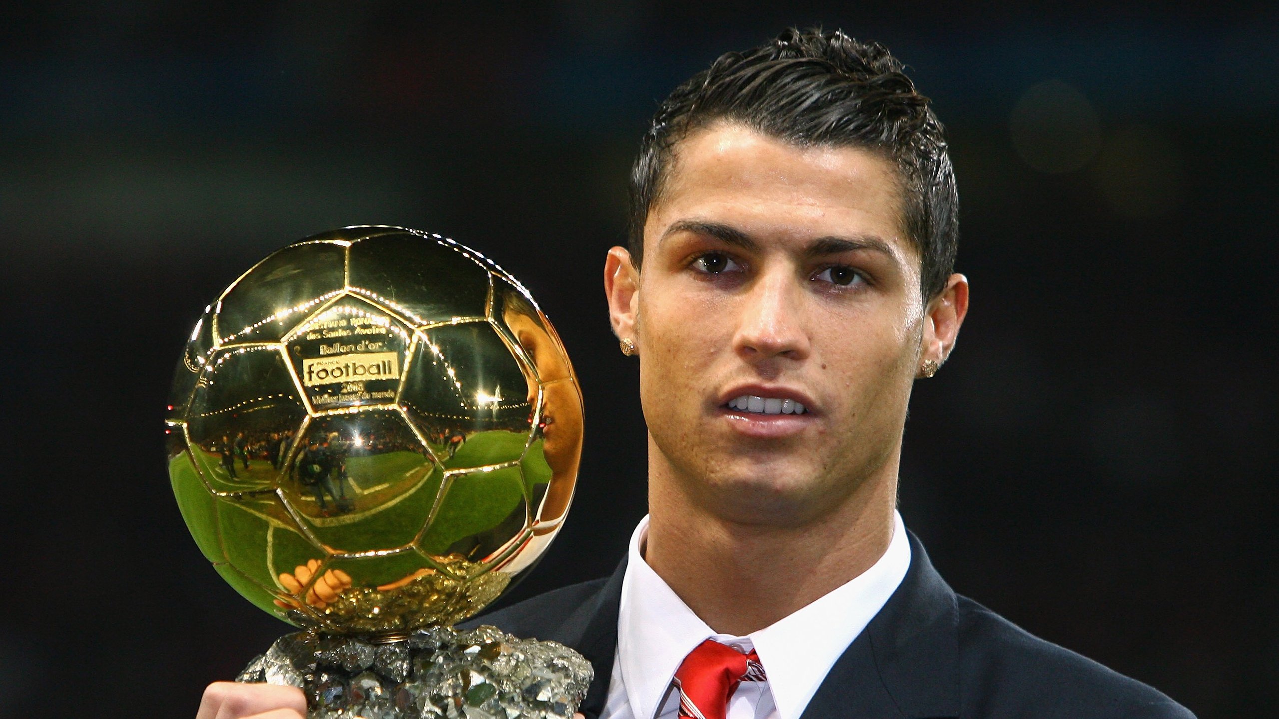 跨界传奇，曼联关键战突围巴西，法比尼奥在NBA总决赛接管比赛